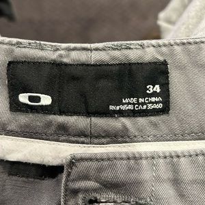 Oakley men’s cargo pants. Slightly worn, size 34 grey